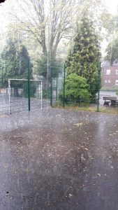 Unterstand im Regen Foto: ADFC Dinslaken-Voerde