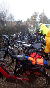 Mit den Rädern unterwegs, im Regen Foto: ADFC Dinslaken-Voerde