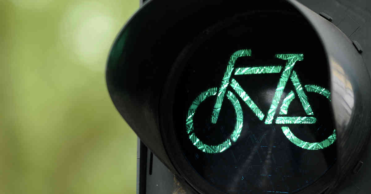 Grünes Licht für Radfahrer? In Voerde kann davon an vielen Stellen nicht die Rede sein. Foto: dpa/Marius Becker